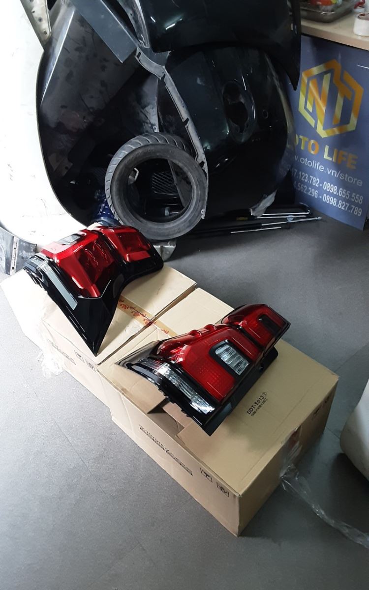Đèn hậu , đèn lái Toyota Prado đời 2018-2022, Mã 81561- 60c30, 81551-60c30