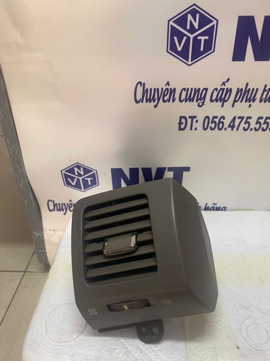 Cửa gió điều hoà taplo ngoài Toyota Prado . 2002 - 2008